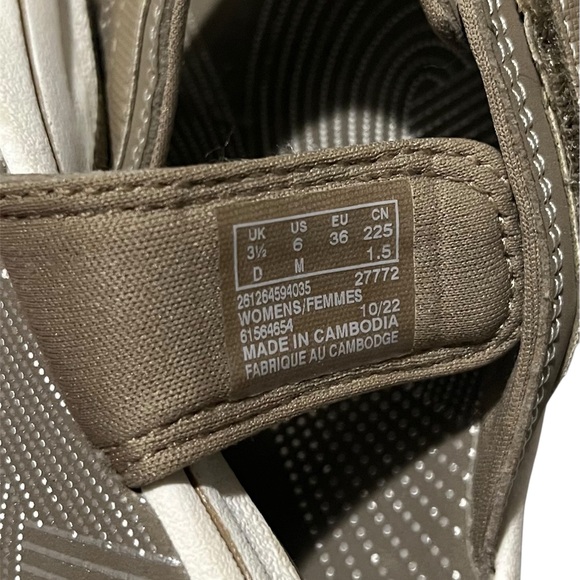 Women's Size 6 Medium Clarks Cloudsteppers Tan Slip-On Women's Sandal - Picture 7 of 7